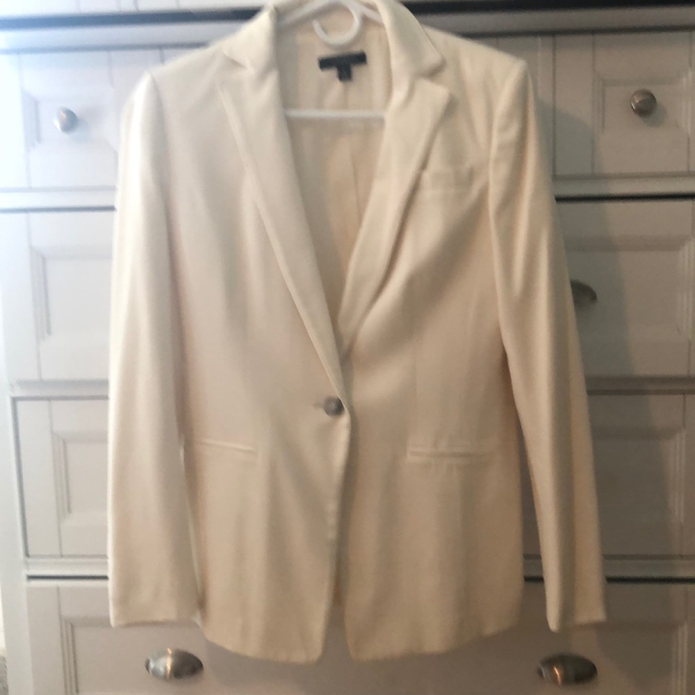Ann Taylor tuxedo blazer. Size 6. Cream
